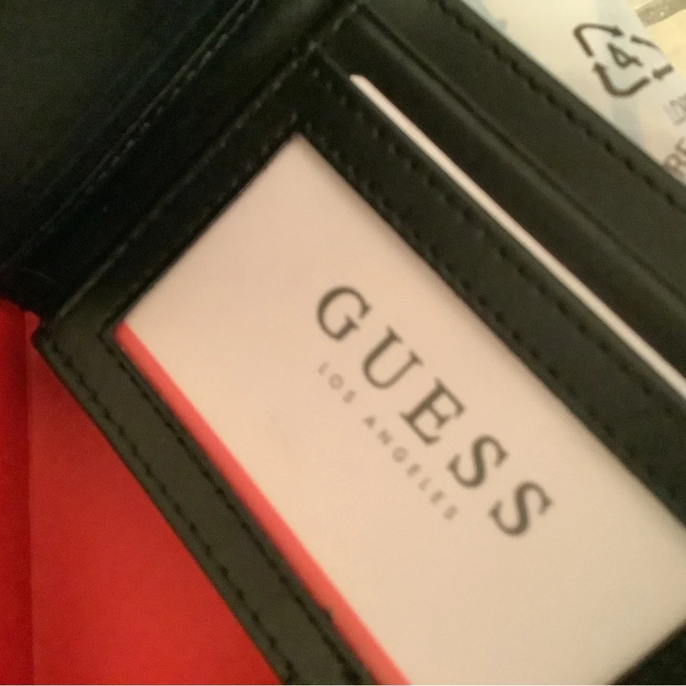 Amazing leather  trifold wallet .new in box